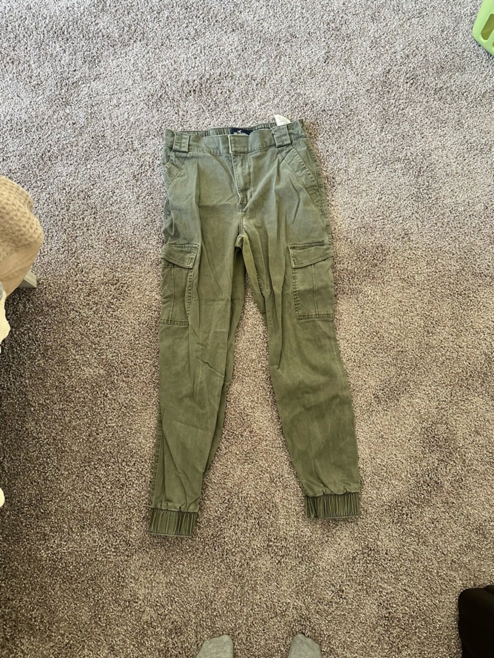 Hollister Ultra High-Rise Cargo Joggers in Olive